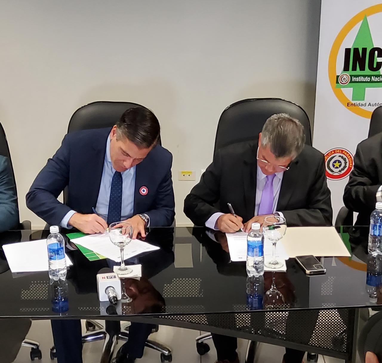 Momento de la firma Convenio SENAC - INCOOP